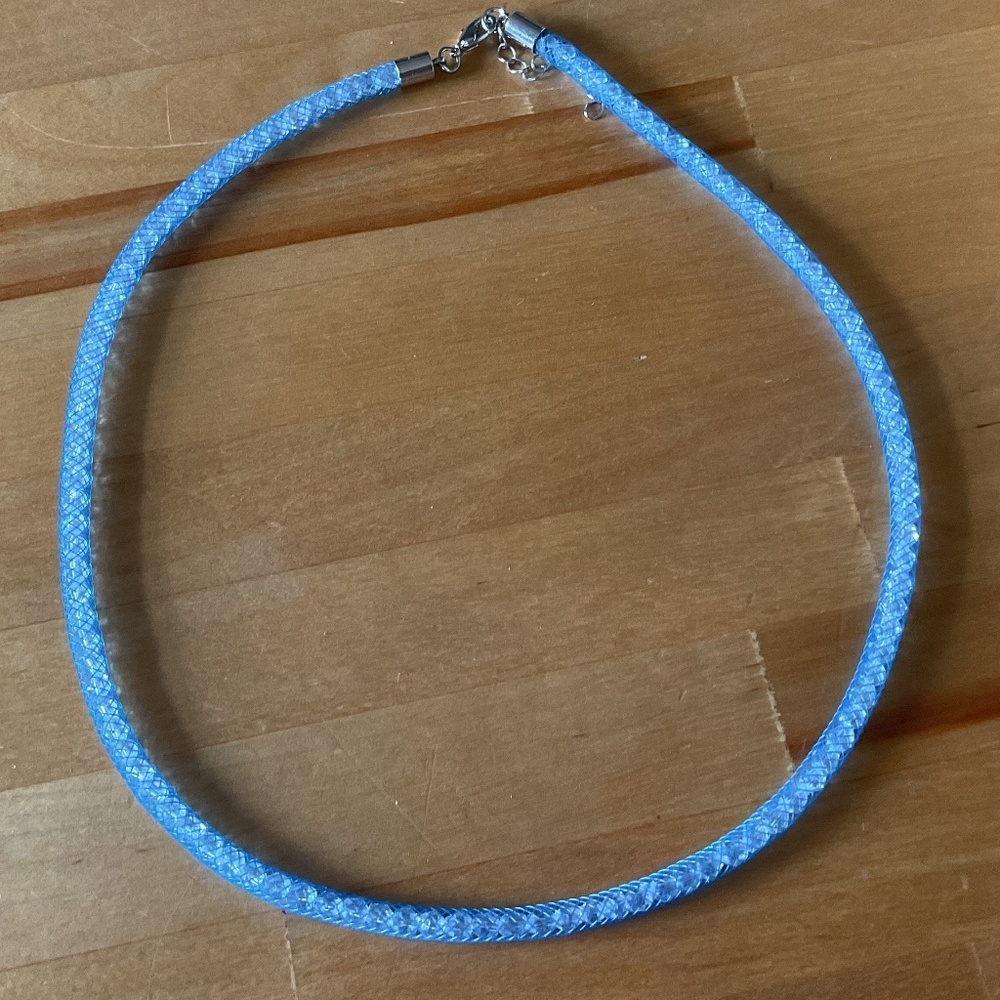 NWOT BLUE Net White Crystals Necklace